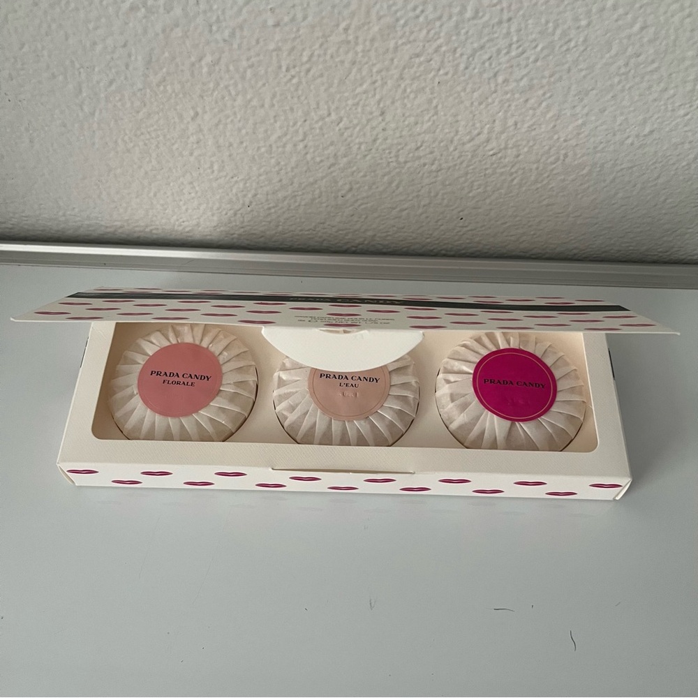 PRADA Candy Floral Perfumed Body Soap Set 3 x 50g for Women Savon Parfum Set